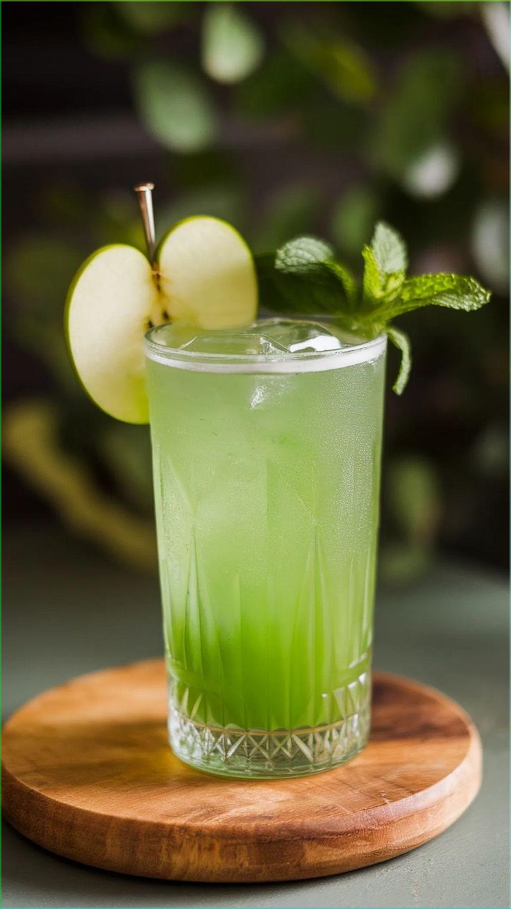 Wheatgrass Apple Ginger Detox Juice